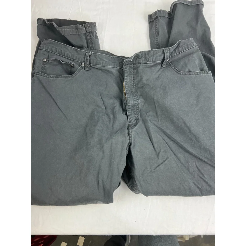 Men’s Wrangler Flat Front Straight Fit Jeans Size 42x30 Black 5-Pocket Denim EUC